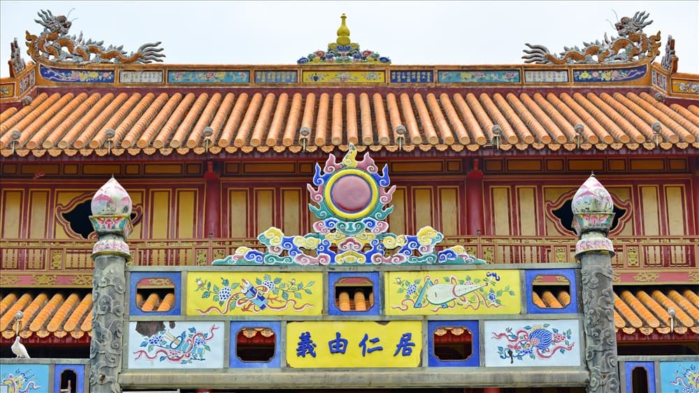 Pháp lam Huế